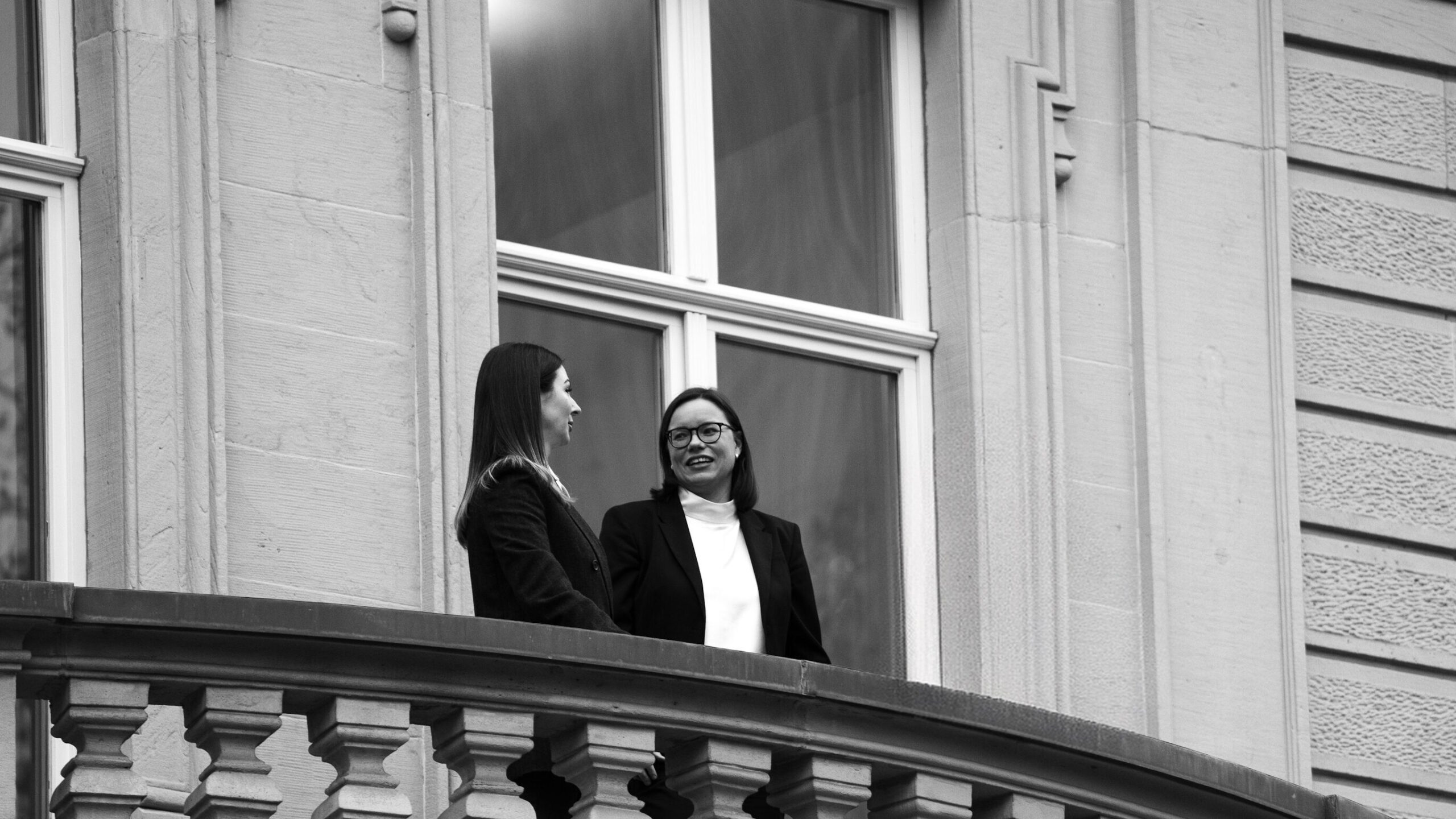 Annett und Agne auf dem Balkon